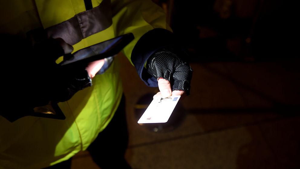 Kontrollerna upphör i minst fjorton dagar.