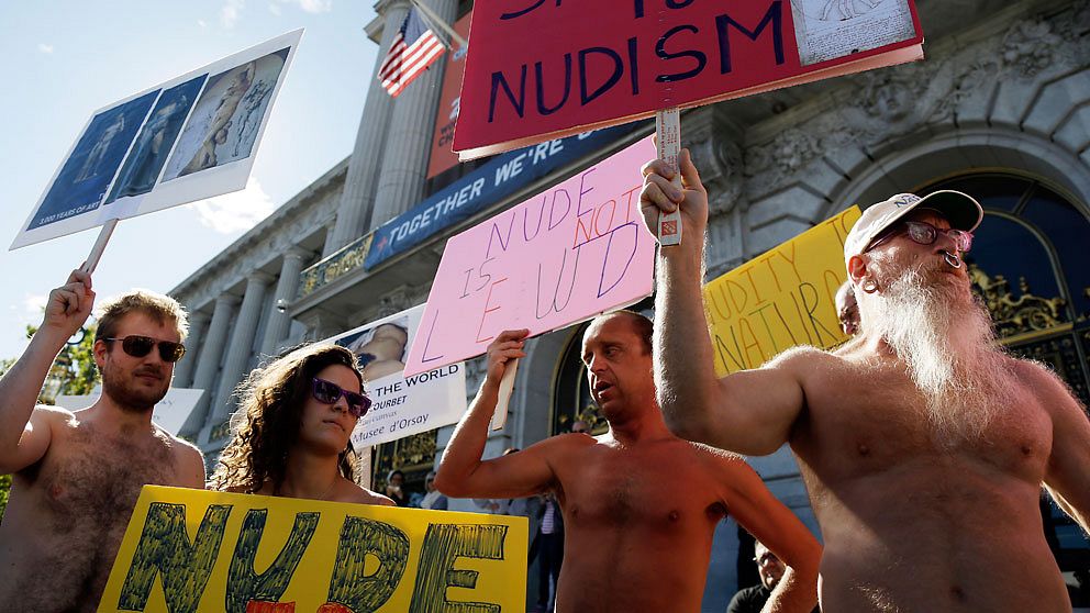 Nudister protesterar mot lag mot nalkenhet i San Francisco.