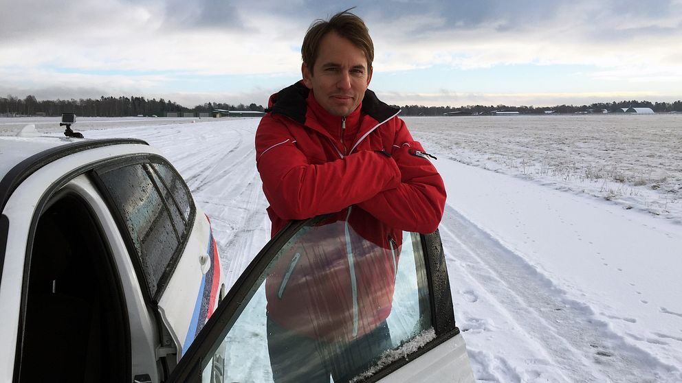 Micke Ohlsson är racerförare och instruktör i säker körning på Ljungbyhed Park.