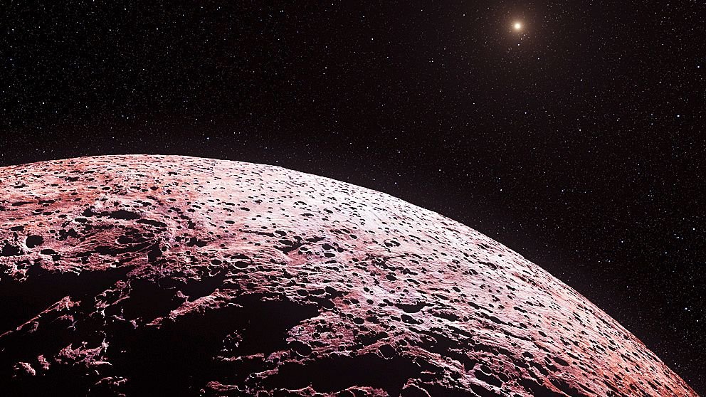 Dvärgplaneten Makemake har all anledning att känna sig ensam därute, bortanför Pluto. Den har nämligen varken atmosfär eller måne.