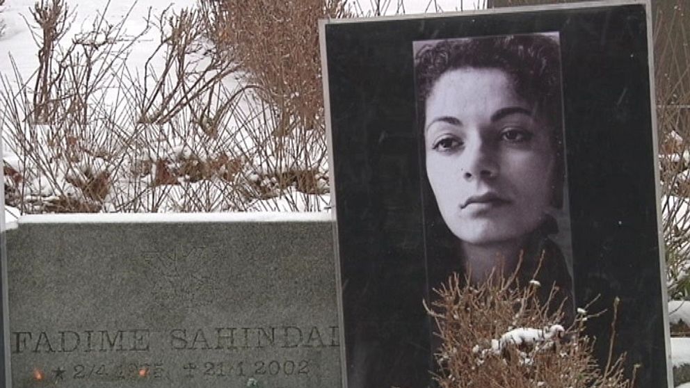 Fadime Şahindal dödades i ett hedersrelaterat mord i Uppsala. Hennes far dömdes för mordet till livstids fängelse.