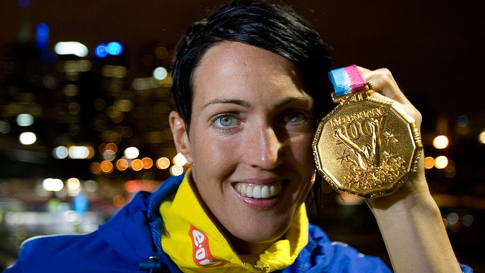 Therese Alshammar med VM-guldet i Melbourne.