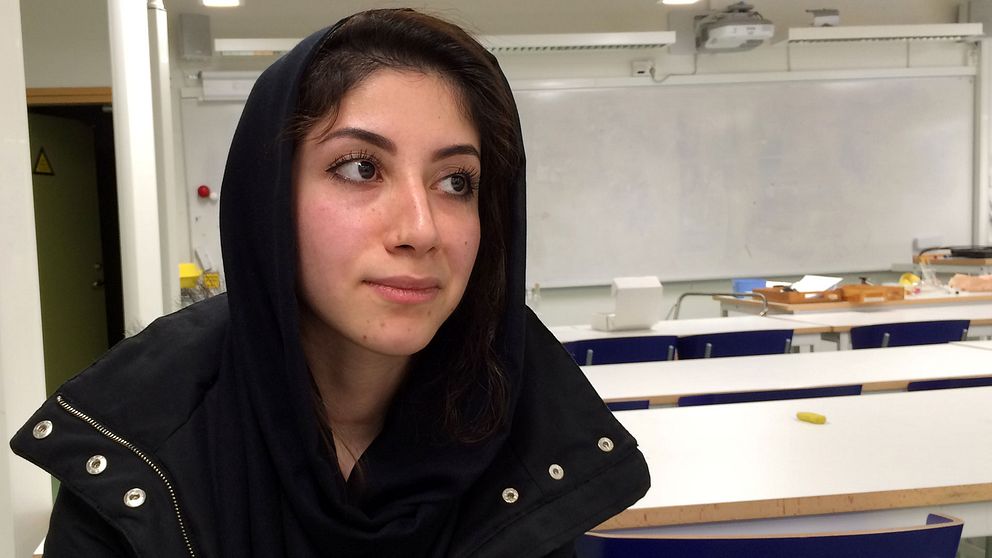 Zahra Hasseli, ensamkommande från Afghanistan, är chockad över överfallen.
