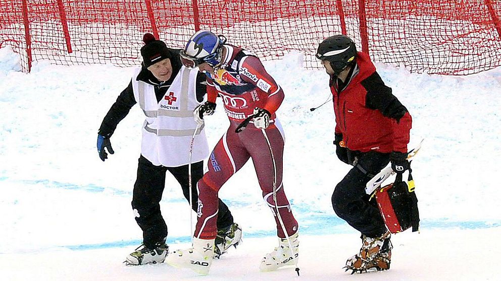 Aksel Lund Svindal kunde resa sig efter kraschen i Kitzbühel