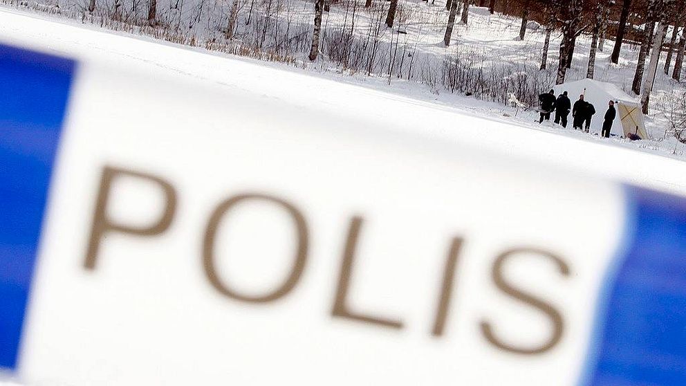Polisen har inlett förundersökning om mord sedan två döda personer hittats i en lägenhet i Södertälje. Arkivbild.