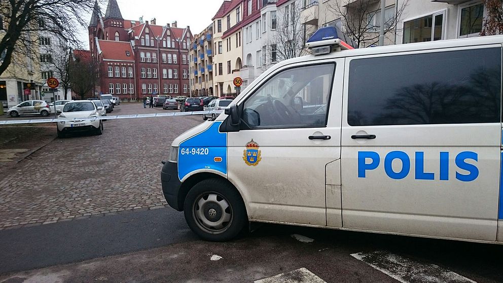 En man sköts i benen på Skolallén i Landskrona