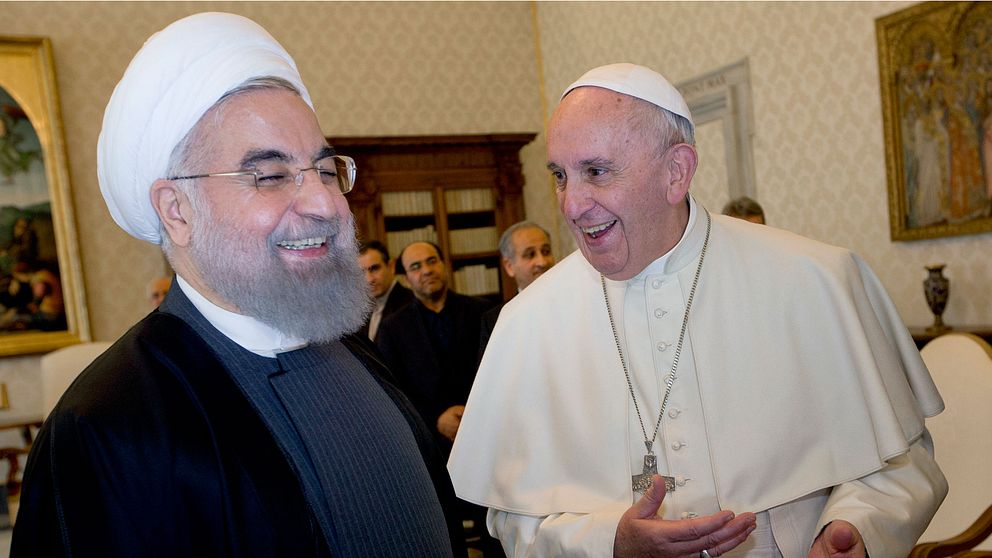 Påve Fransicus och president Hassan Rouhani under audiens i Vatikanen.