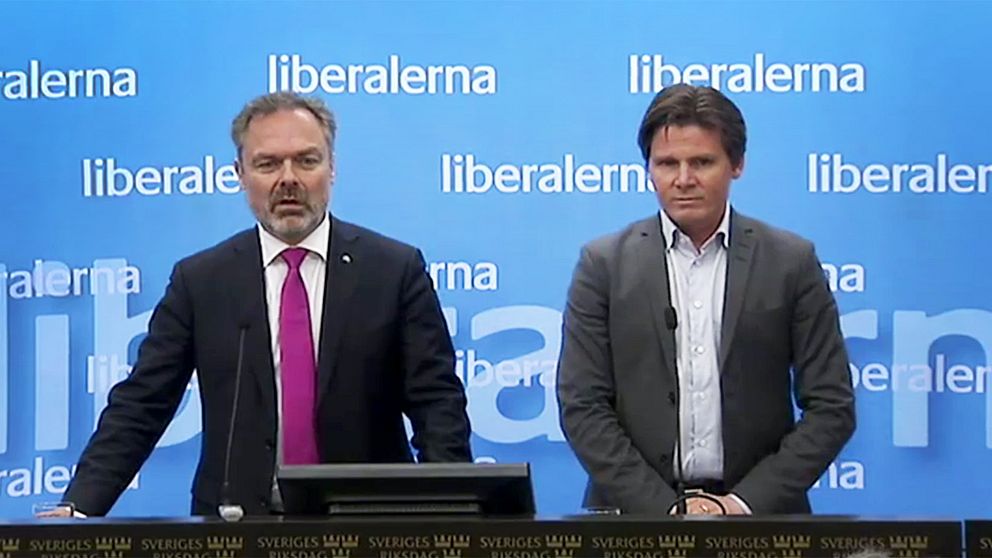 Liberalernas partiledare Jan Björklund bredvid partikollegan Erik Ullenhag.