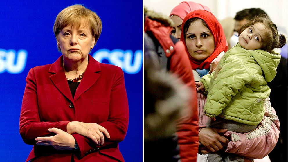 Angela Merkel till vänster och en kvinna med barn i en kö för migranter och flyktingar vid tågstationen Schoenefeld nära Berlin.