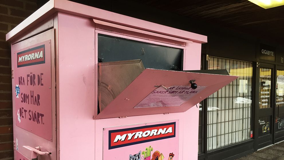 I den här containern hade kvinnan fastnat