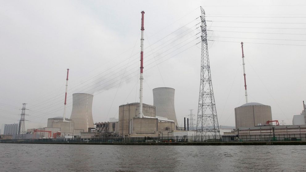 Kärnkraftverket i Tihange, sydöst om Bryssel, är ett av de två belgiska kärnkraftverk som nu oroar grannländerna. Arkivbild.