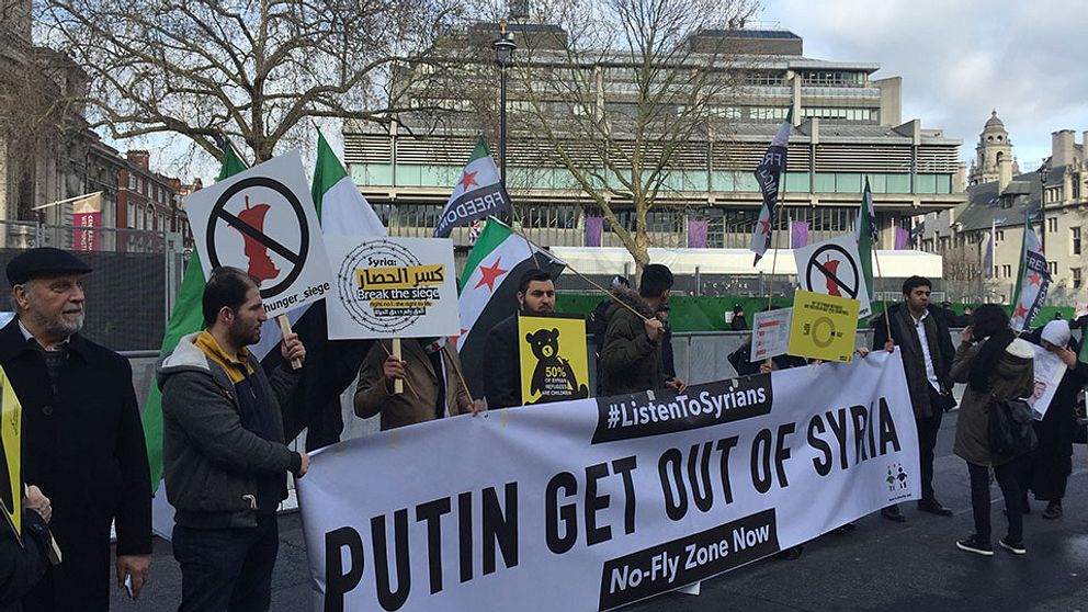 Protester mot Rysslands inblanding i kriget i Syrien.
