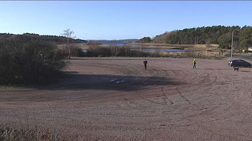 På parkeringen vid Amundön vill fastighetskontoret uppföra ett tillfälligt asylboende.