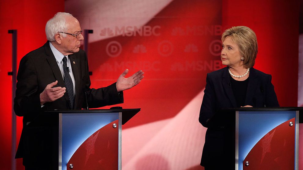 Sanders och Clinton hade en hård ton i debatten i Durham, New Hampshire.