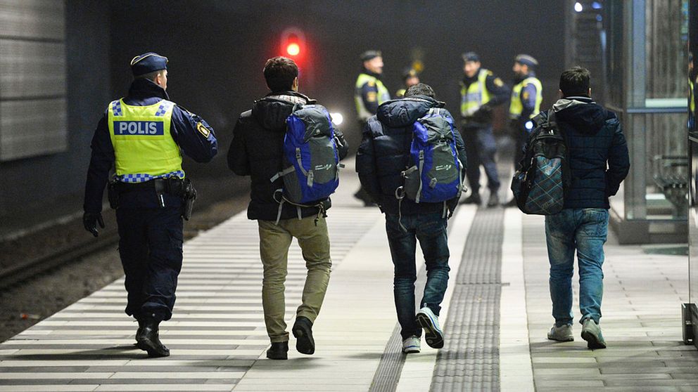Polisen har lämnat förslag till regeringen om hur fler personer som fått avslag på sin asylansökan ska utvisas från Sverige. Arkivbild.
