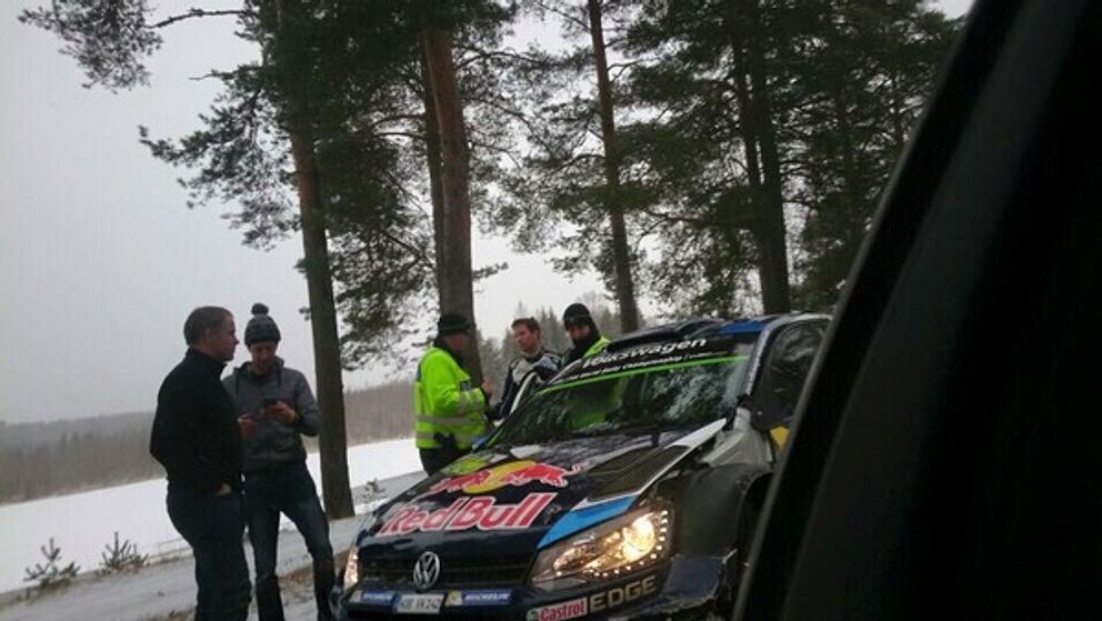 Ogier stoppas av polisen. Foto: Akke Nilsson, inskickad till Sveriges Radio