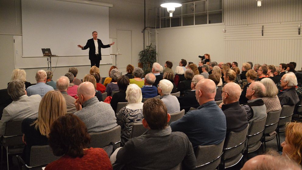 Håkan Nesser föreläser i Örebro.