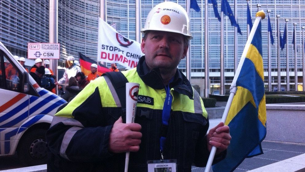 Tomas Karlsson i Bryssel utanför EU-parlamentet
