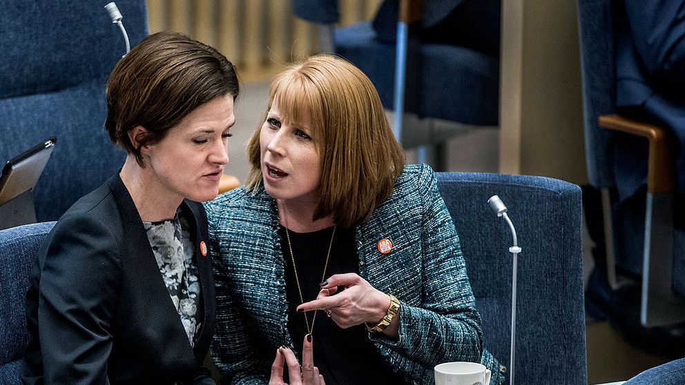 Annie Lööfs Centern och Anna Kinberg Batras Moderaterna är inte överens om anhöringinvandring.