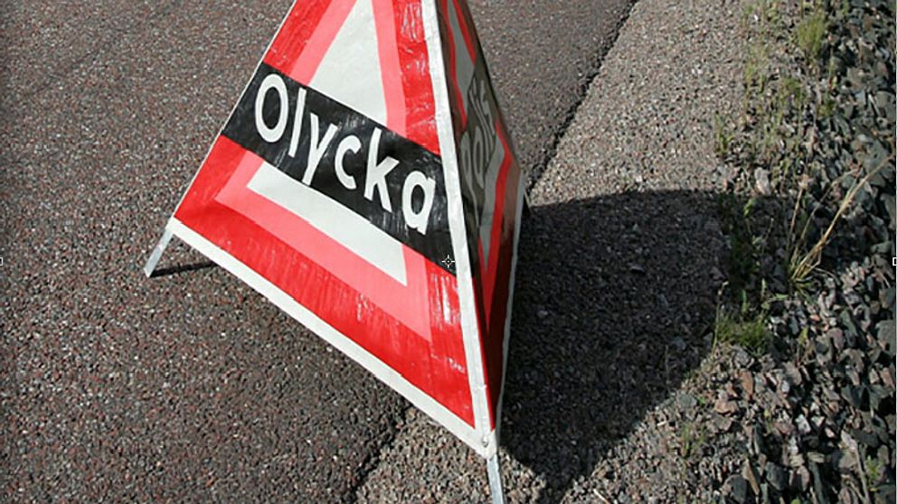 Två bilar krockade på E6 vid Mölndal under måndagskvällen.