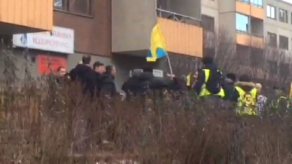 Demonstration utanför turkiska föreningen i Botkyrka