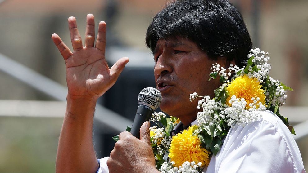 Bolivias president talar under en manifestation inför söndagens folkomröstning.