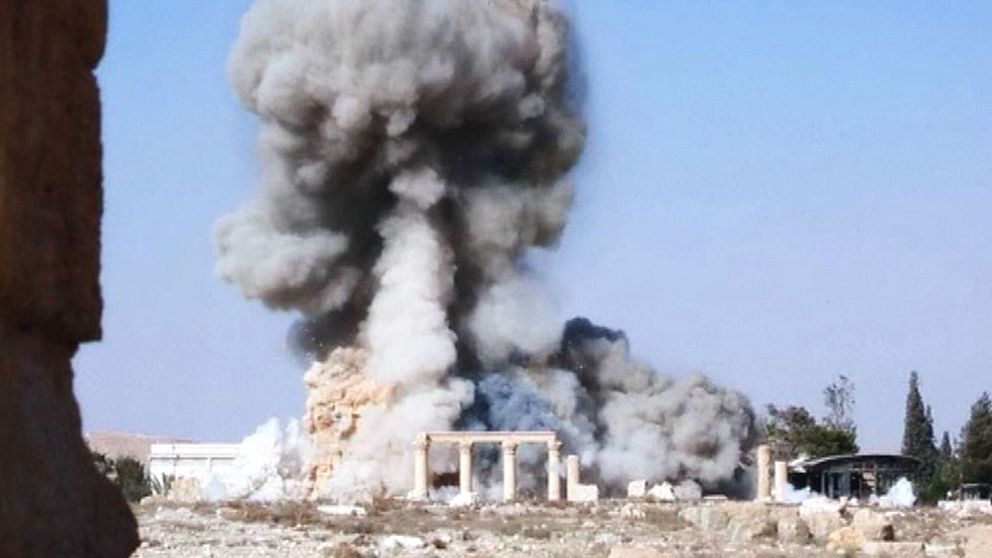 Smygtagna bilder visar IS-förstörelsen av antika Palmyra.