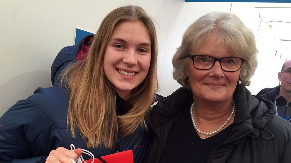 Mormor Inger Lundqvist och Fanny Wallén i Vasaloppstältet.