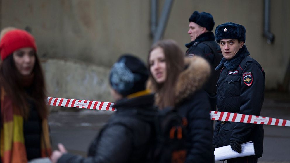 Polisen har spärrat av ett område utanför en t-banestation i Moskva.
