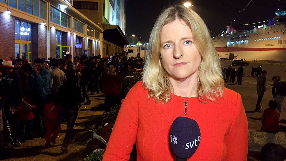 SVT:s korrespondent Ulrika Bergström på plats i hamnstaden Pireus, nära Aten i Grekland.