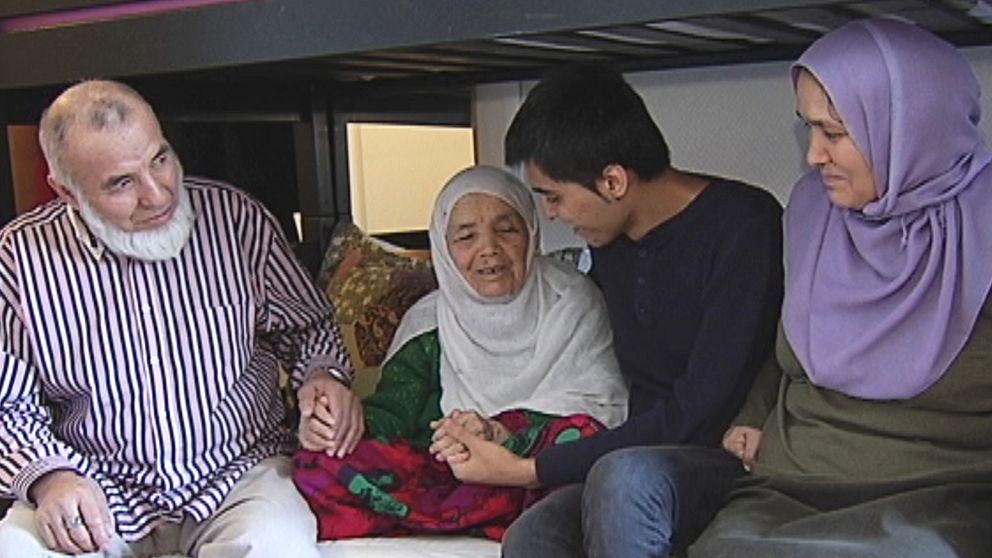 Bibihal Uzbeki tillsammans med familjen är framme efter den mödosamma flykten.
