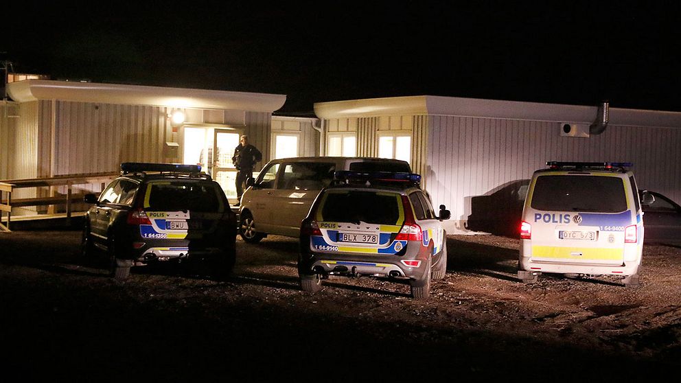 Två killar har förts till sjukhus efter bråk på HVB-hem i Höganäs.