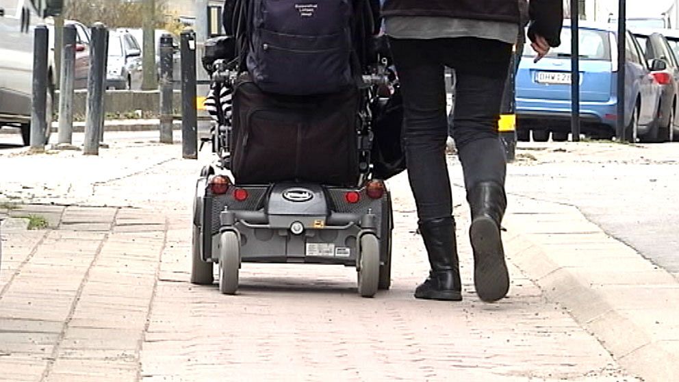 Funktionshindrad med assistent.