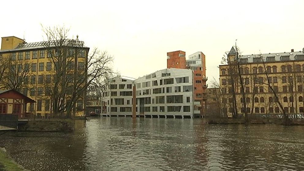 Byggnaden Katscha i industrilandskapet i Norrköping.