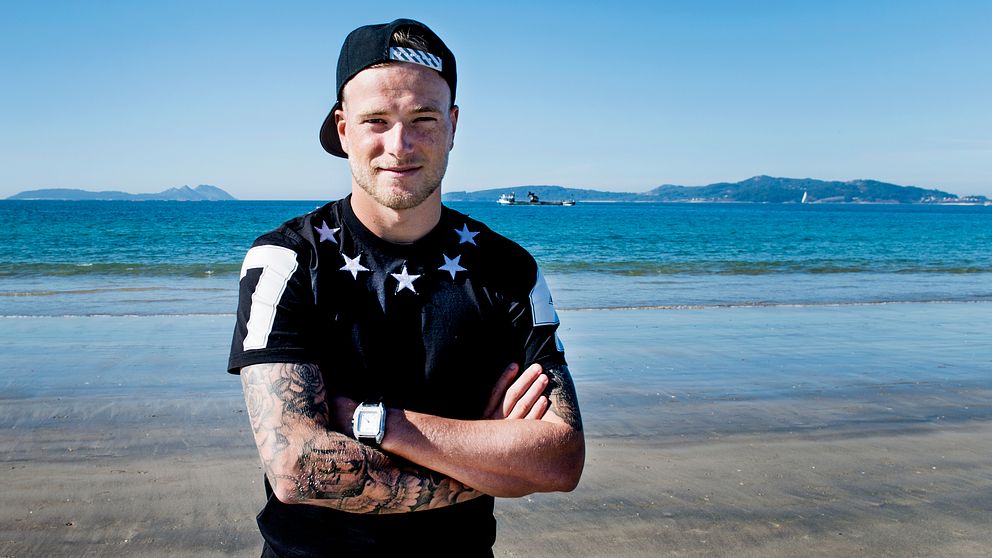 John Guidetti på en strand