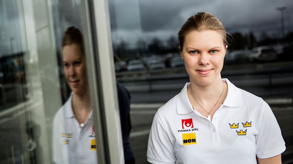 Brynäsaren Anna Borgqvist har all anledning att le. Hon blev utsett till matchen lirare när Damkronorna besegrade Tjeckien i VM-premiären.