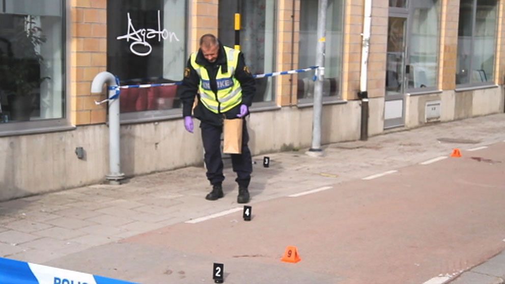 Teknisk undersökning vid platsen för mordförsöket i Gävle.