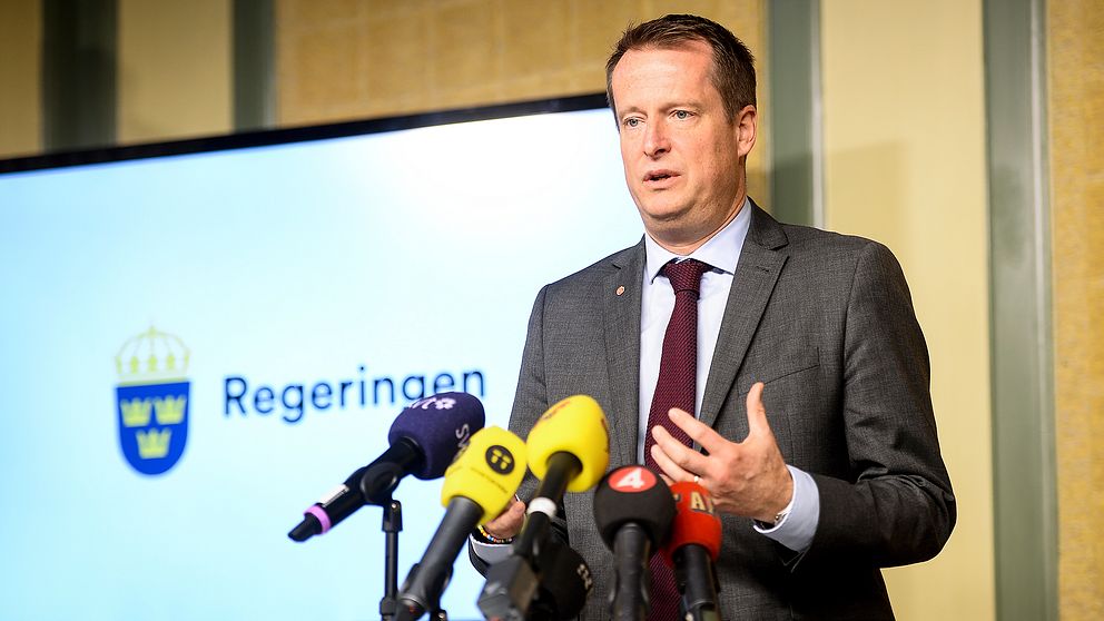 Inrikesminister Anders Ygeman välkomnar förslaget om skärpta straff för hantering av handgranater och återkommer med ett lagförslag senare i år.