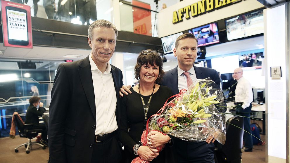 Sofia Olsson Olsén tar över som publisher på Aftonbladet efter Jan Helin. Tillsammans med Schibsteds koncernchef Rolv Erik Ryssdal och Aftonbladets vd Raoul Grunthal.
