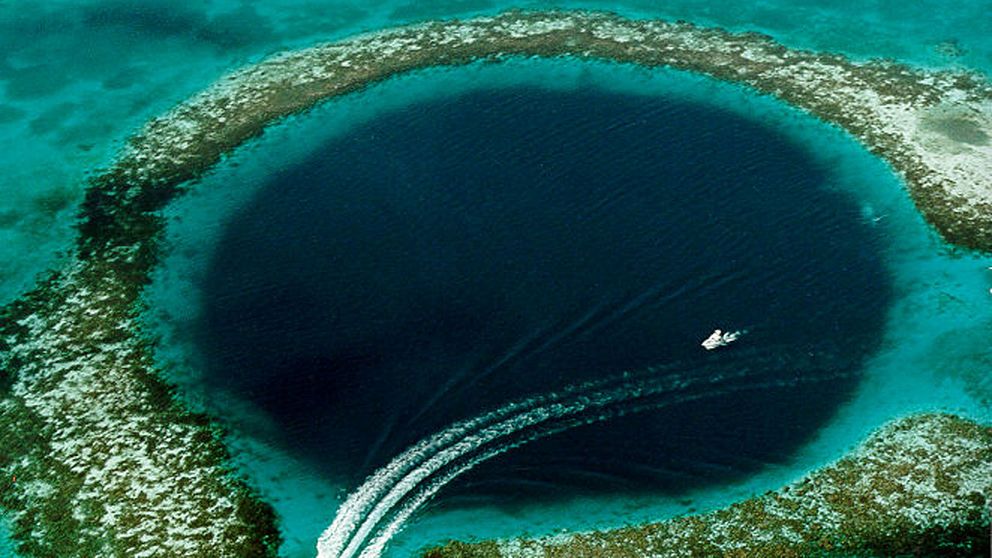 Det stora blå hålet i Belize barriärrev.