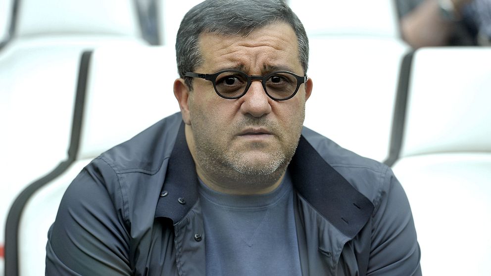 Mino Raiola, Zlatans agent, på en fotbollsläktare.