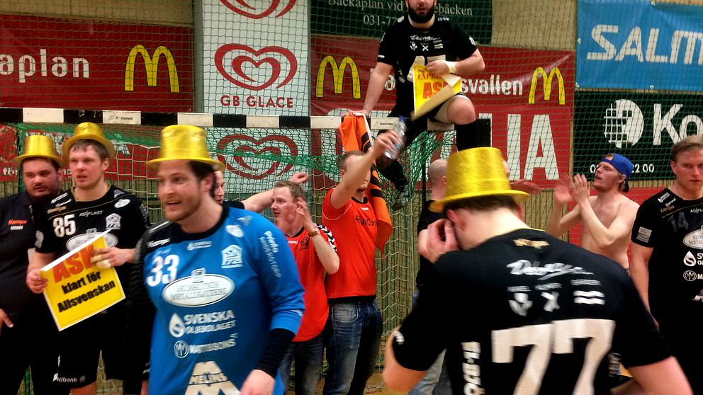 Anderstorp jublar efter det allsvenska avancemanget.