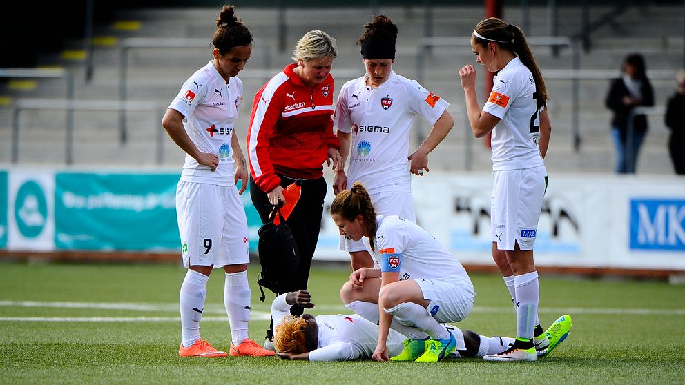 FC Rosengårds Gaëlle Enganamouit gjorde illa knäet i den damallsvenska premiären.