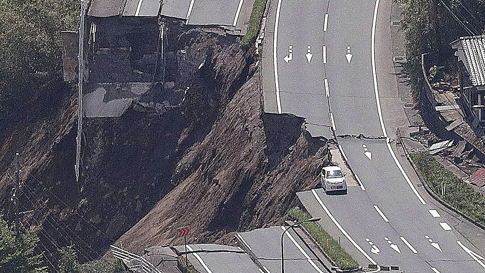 Jordskalvet fick stora motorvägar att kollapsa.