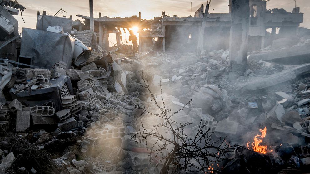 Ruiner i staden Kobane i norra Syrien efter strider där extremistgruppen Islamiska staten tvingades bort av den kurdiska YPG-gerillan och den USA-ledda koalitionens bombningar. Arkivbild.