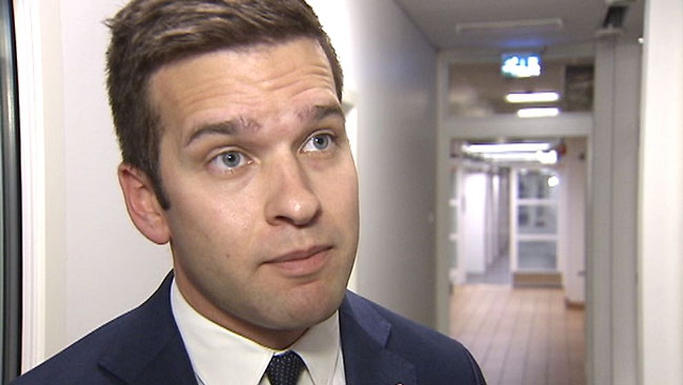 Sjukvårdsminister Gabriel Wikström (S) befarar att problemet med superbakterier kommer att öka.