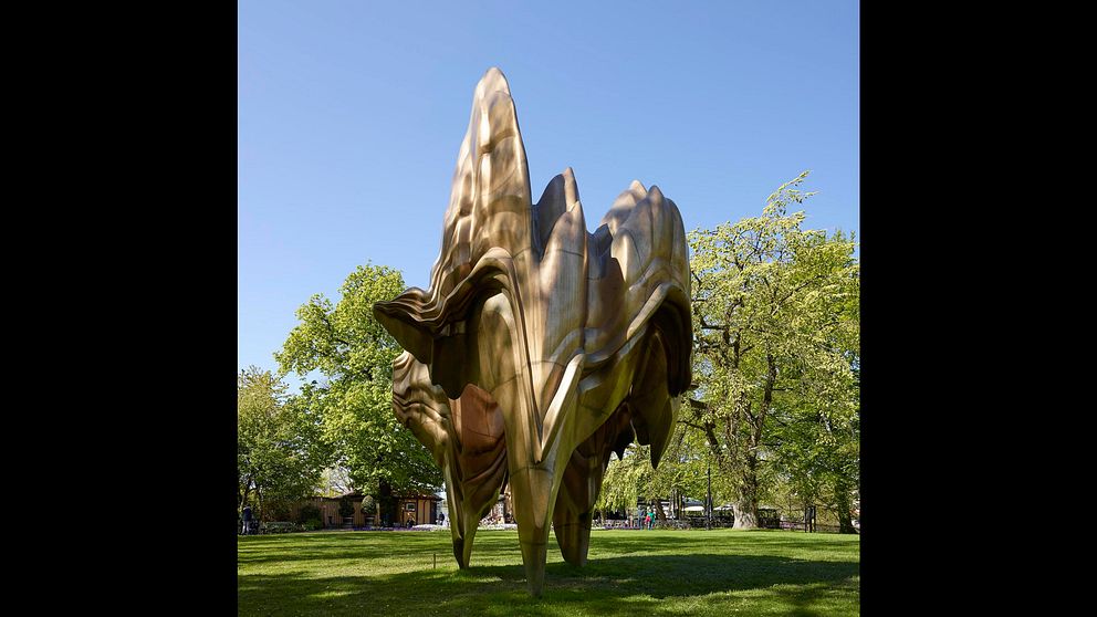 Bronsskulptur av Tony Cragg kallad Caldera.