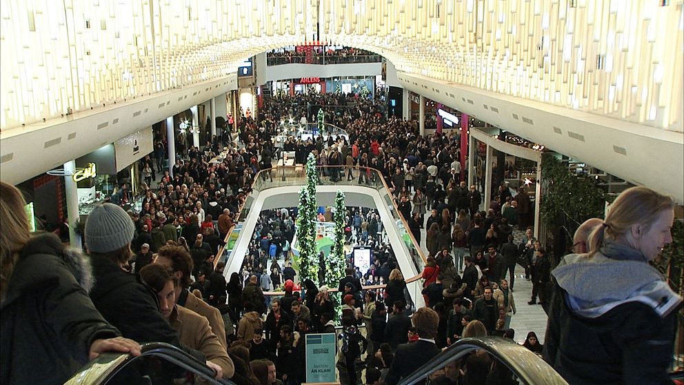 Omkring 50 000 personer trängdes för att komma in när Mall of Scandinavia i Solna invigdes i november förra året.