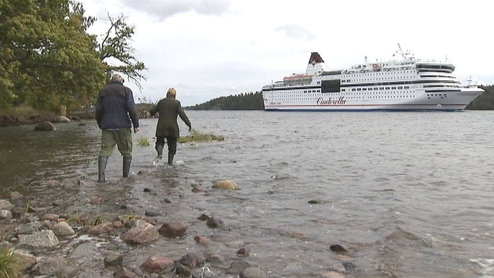 Reporter i Furusundsleden med Cinderella i bakgrunden