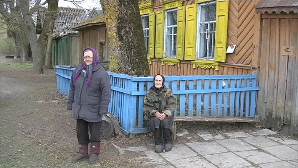 70-åriga Lyubov och hennes 80-åriga granne Yelena är de två sista kvar i sin by Bartolomeevka.